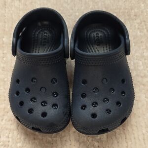 CROCS Kids Navy Clogs. 7